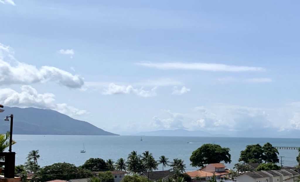 Foto da vista da varanda gourmet da casa na praia.